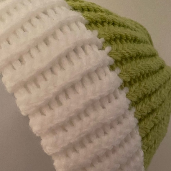 NWT Loom Knitted Hats, Warm and cozy, Knitting, Hats, Unisex, Handmade by Seller - Picture 4 of 4